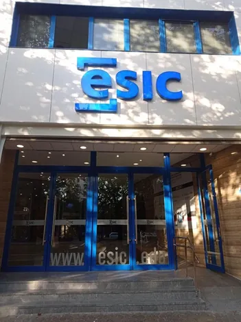 Flat near to the ESIC school of Valencia, a good place for living