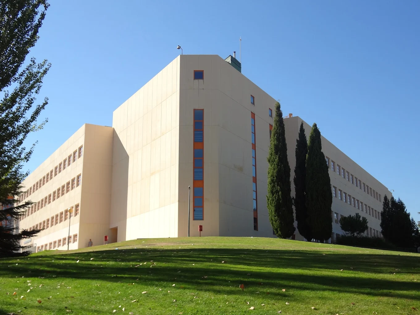 Facultad de Ciencias Económicas y Empresariales