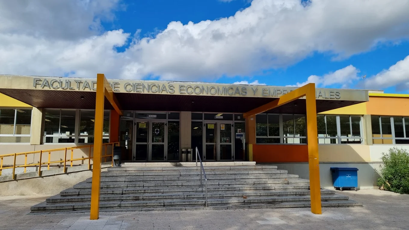 Facultad de Ciencias Económicas y Empresariales