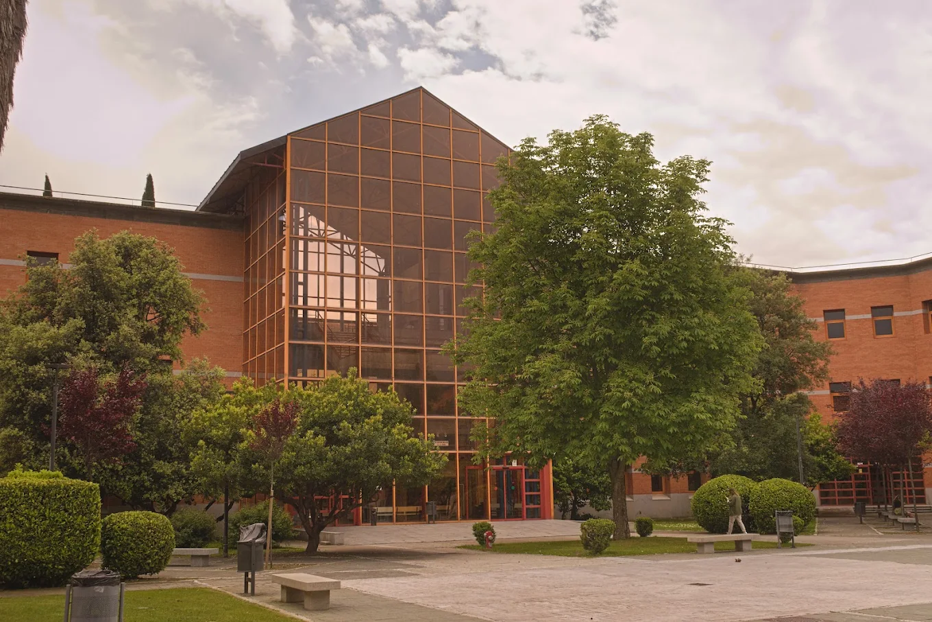 Facultad de Ciencias Jurídicas y Sociales