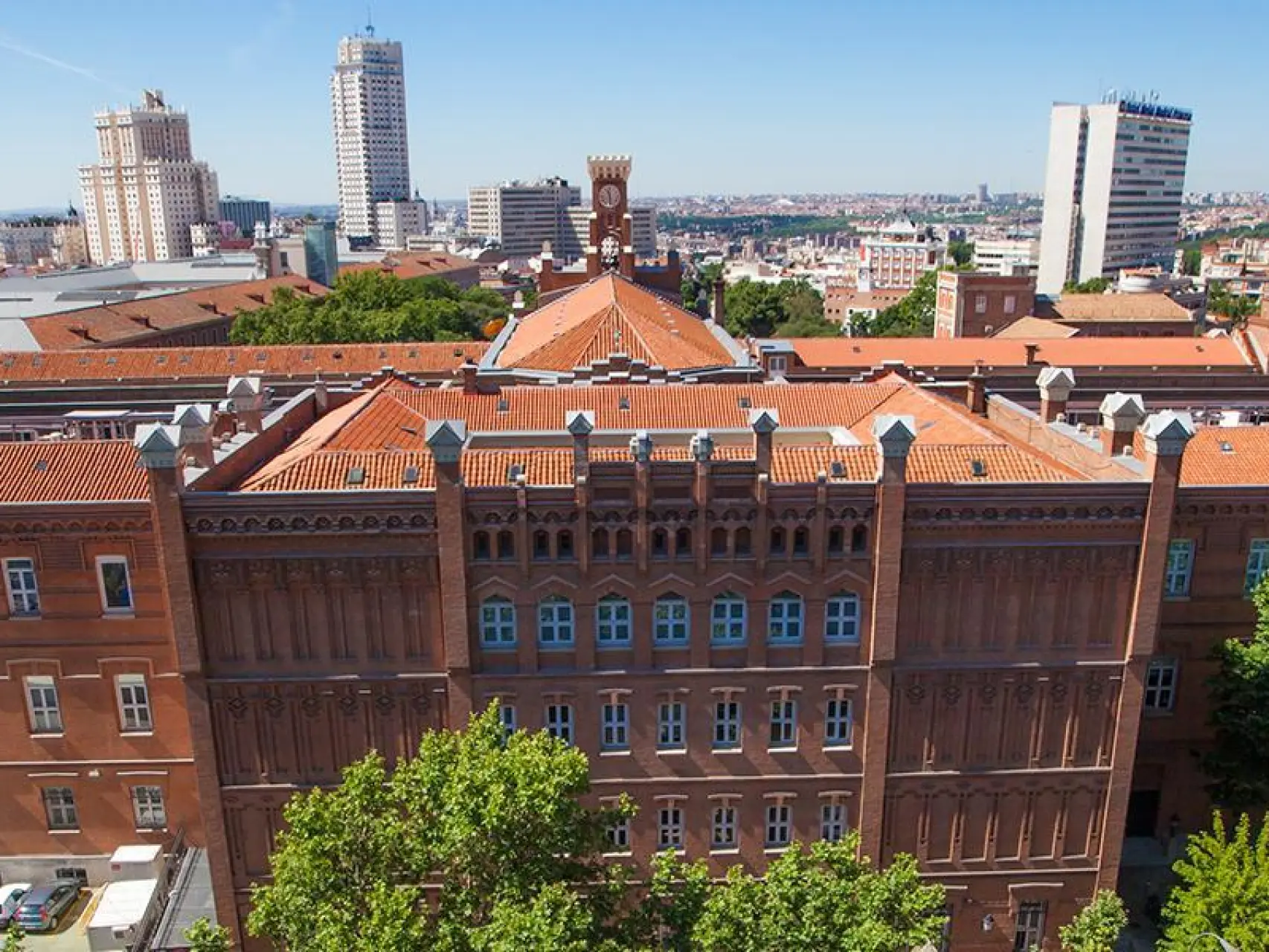 ICADE (Instituto Católico de Administración y Dirección de Empresas)