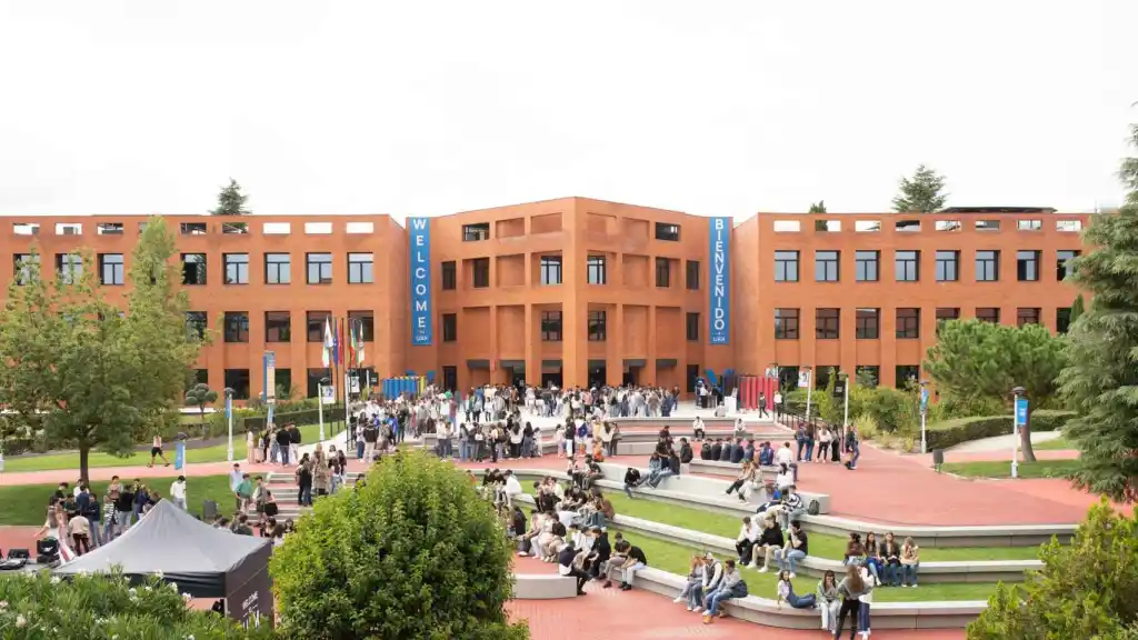 Facultad de ingeniería, arquitectura y diseño