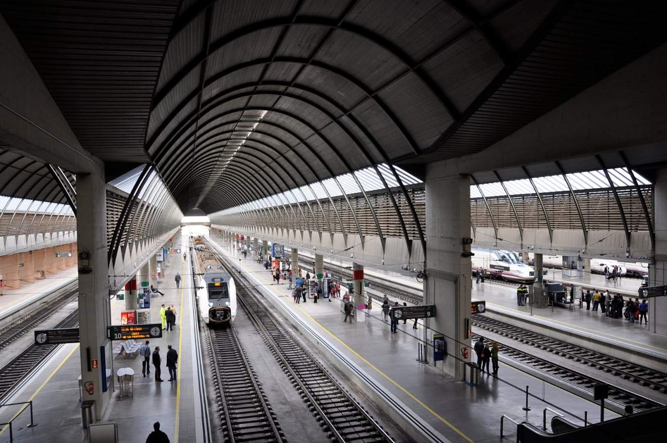 Estación de AVE y trenes de larga distancia