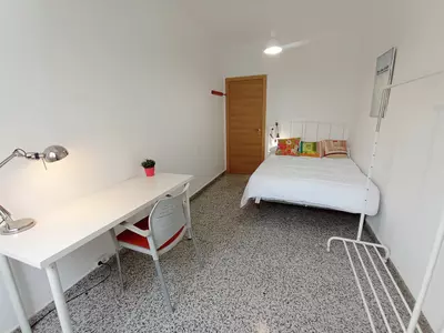 FR Poeta Fernández Heredia