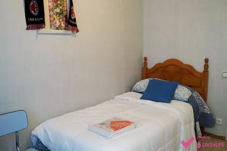 FR Poeta Manuel Benítez Carrasco