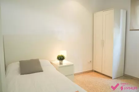 FR Avenida Poeta Manuel Benítez Carrasco